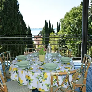 Kate's Apartment Gardone Riviera